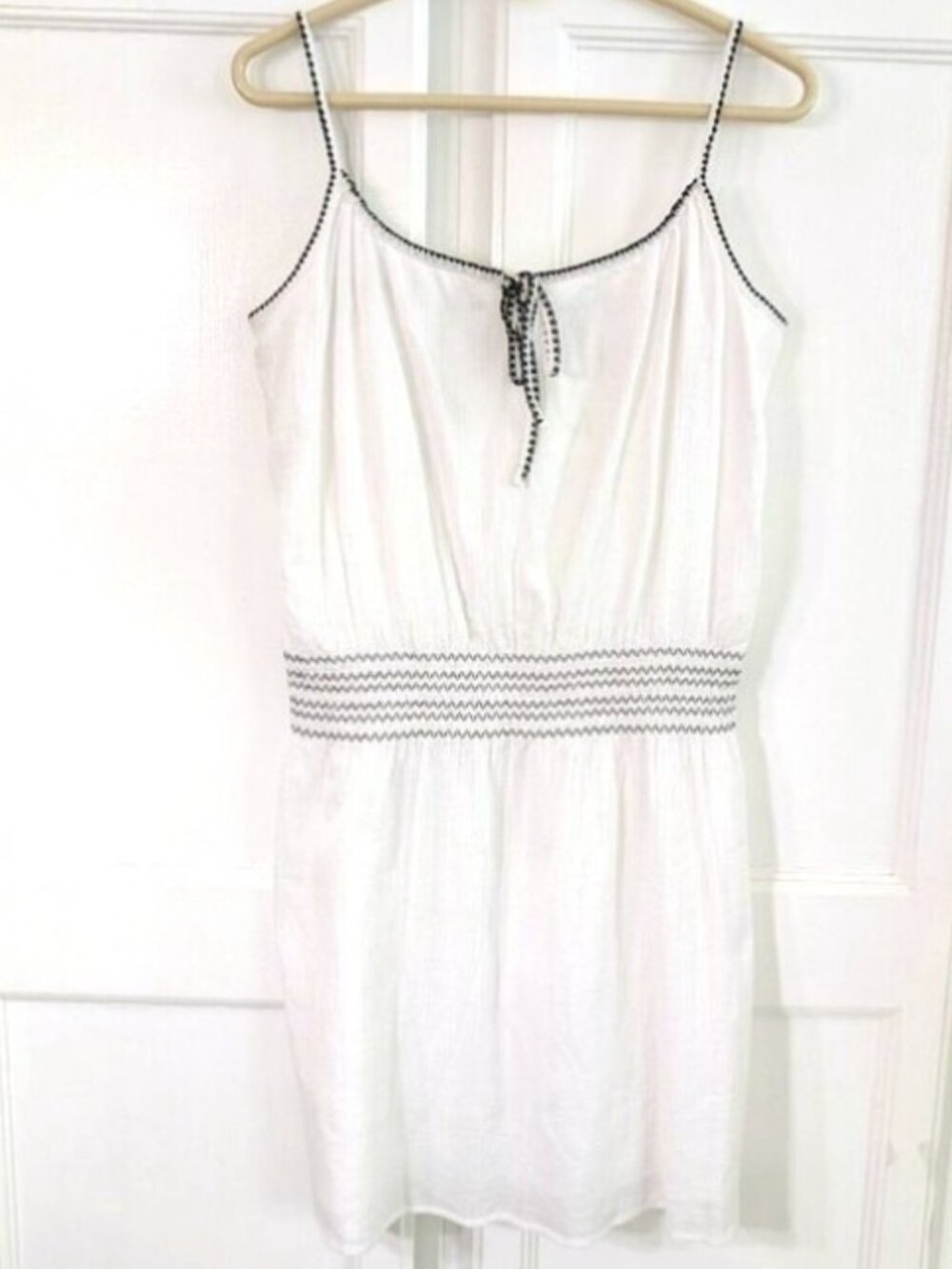 Like New LOFT Spaghetti Strap‎ Crinkle Cotton Dress White with Black Trim M